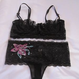 FREDRICKS OF HLYWOOD EMBELLISHED BRA/THONG SET NWT